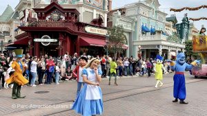 parade personnages disney au arc disneland de paris